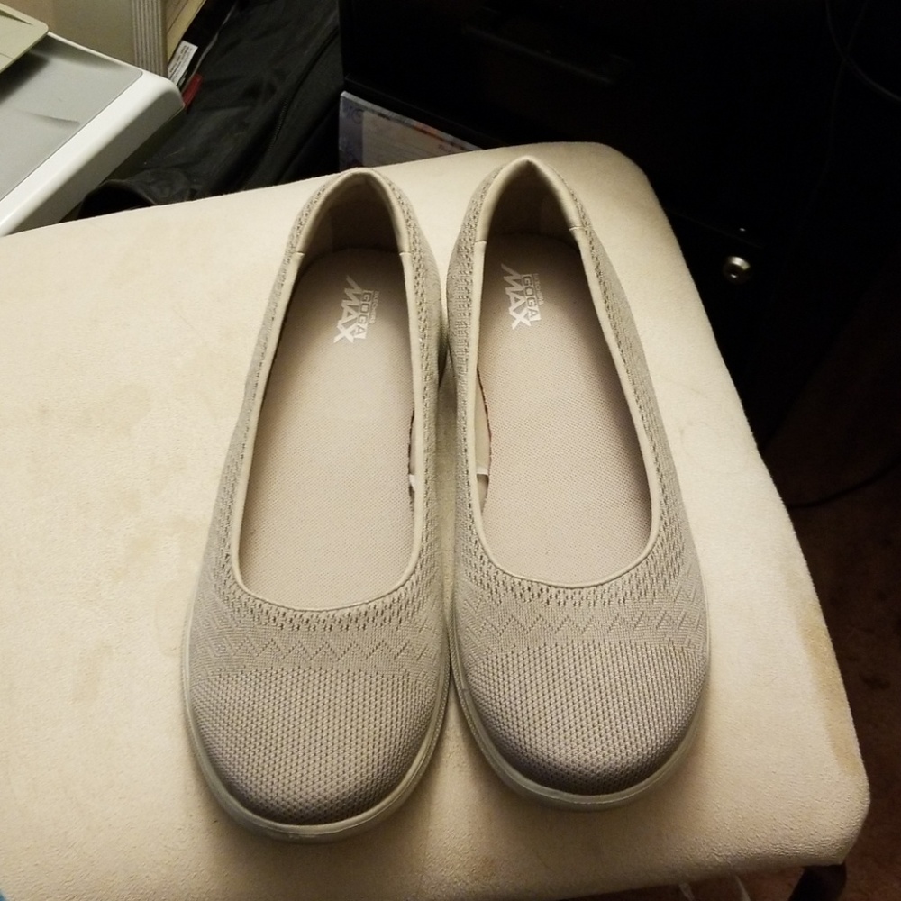 Size 11 sketchers tan slip on